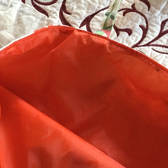 NWOT Printed Tote - Picture 4 of 4